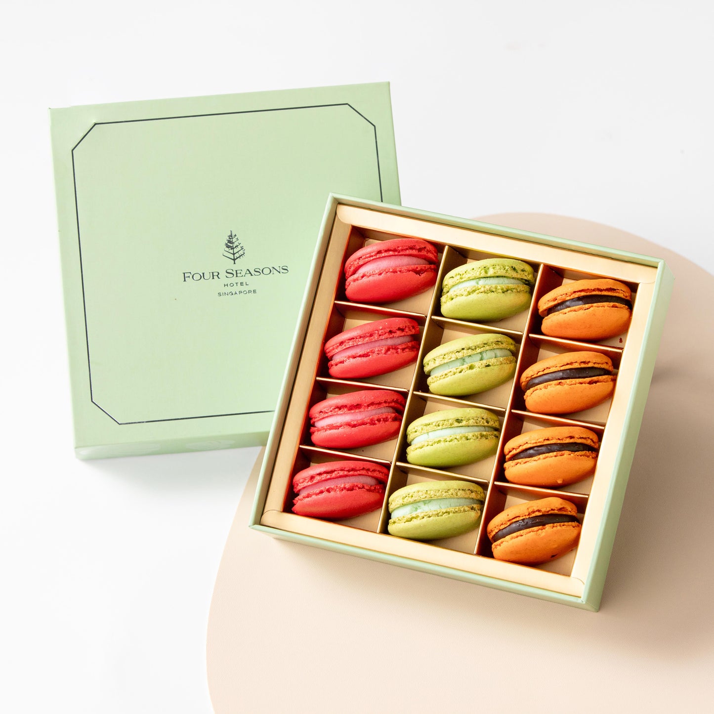 Holiday Macarons (12pcs)